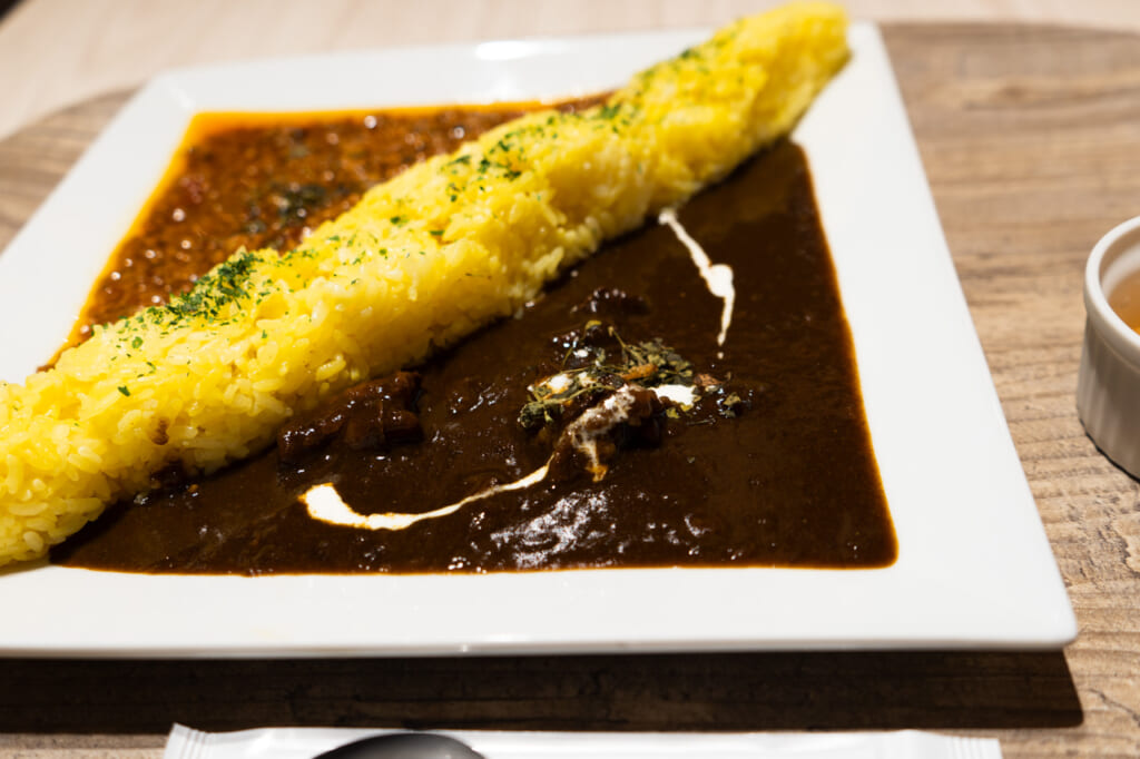 カレーのこいびと　馬肉ブラックカレー